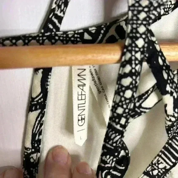 Gentle Fawn Blouse with Beautiful Cut Out Neckline Size Large - Picture 4 of 8